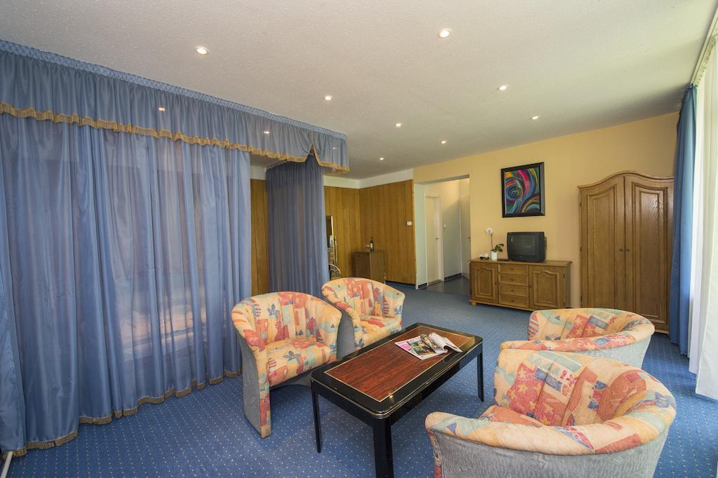 Familia Hotel Balatonboglár Room photo