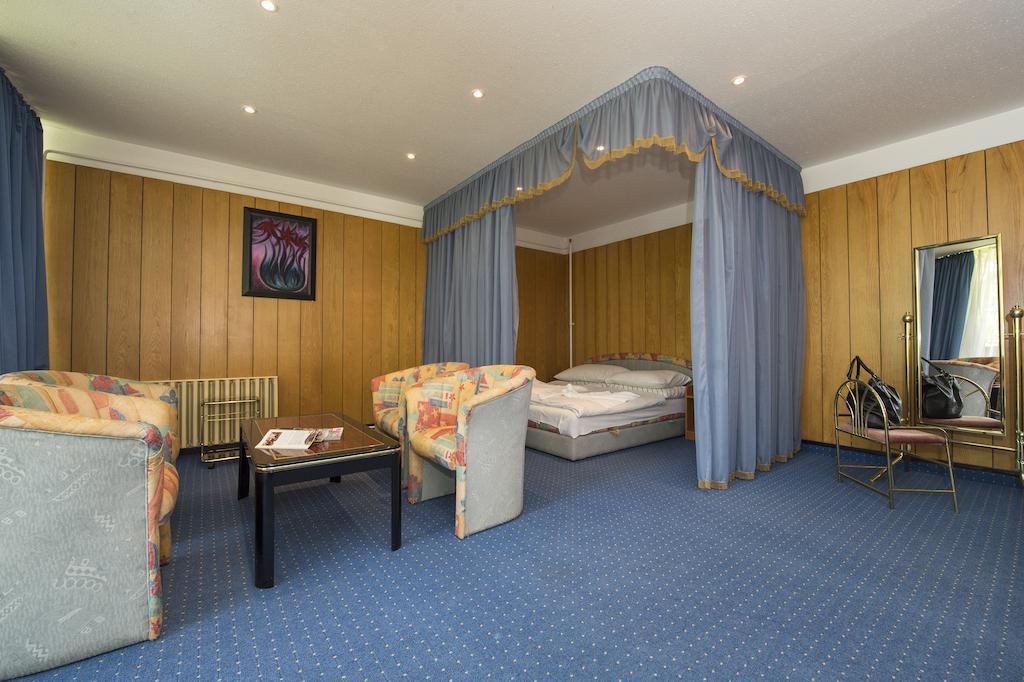 Familia Hotel Balatonboglár Room photo