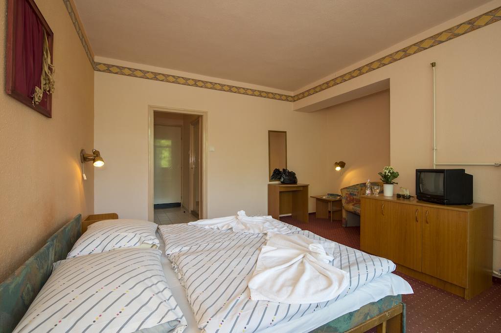 Familia Hotel Balatonboglár Room photo