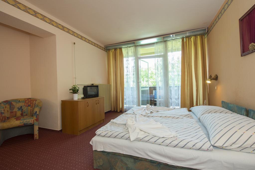 Familia Hotel Balatonboglár Exterior photo