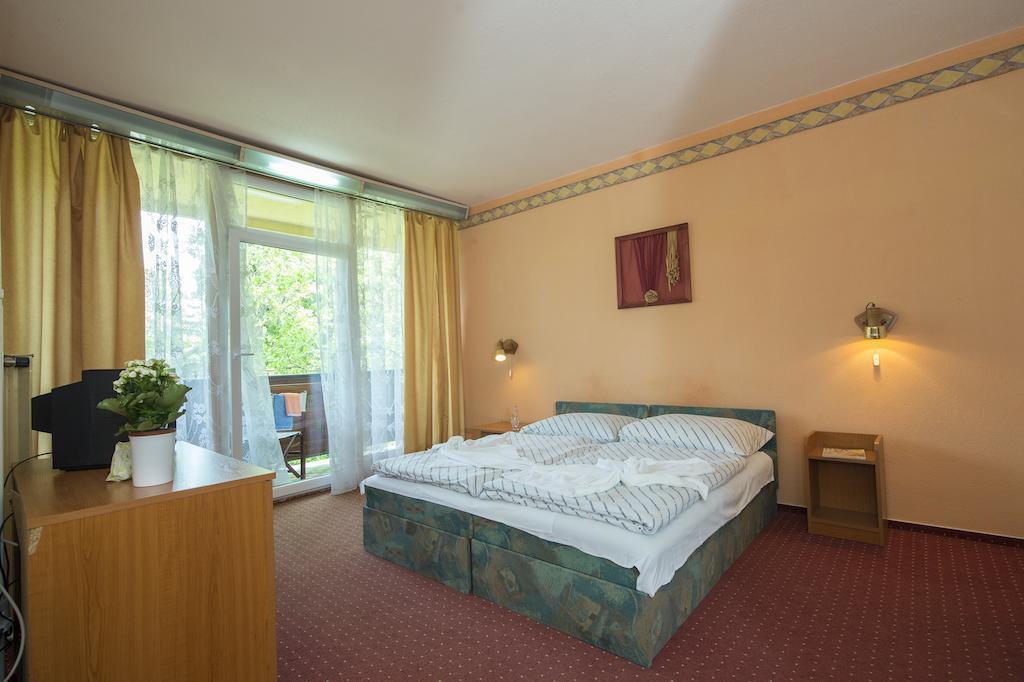 Familia Hotel Balatonboglár Room photo