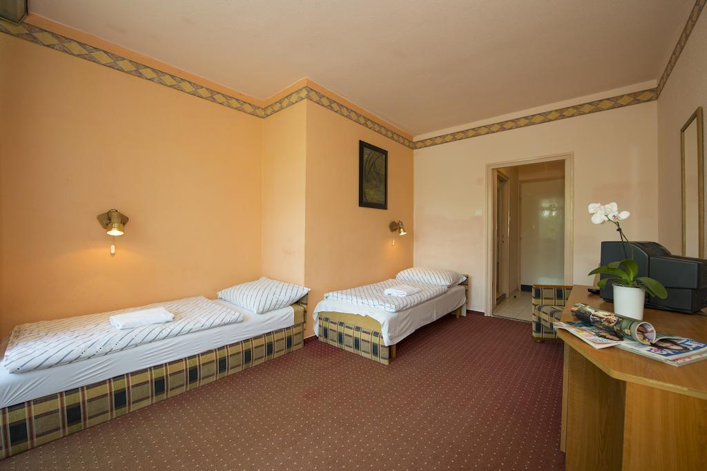 Familia Hotel Balatonboglár Room photo