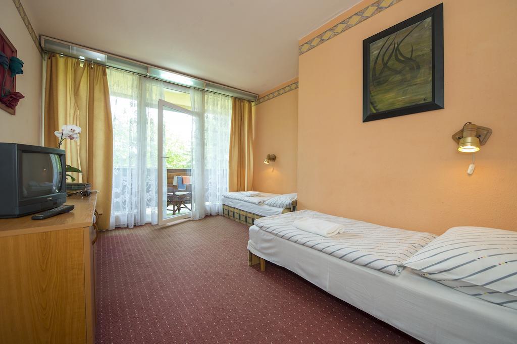 Familia Hotel Balatonboglár Room photo