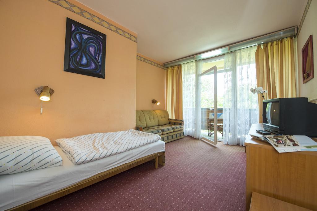 Familia Hotel Balatonboglár Exterior photo