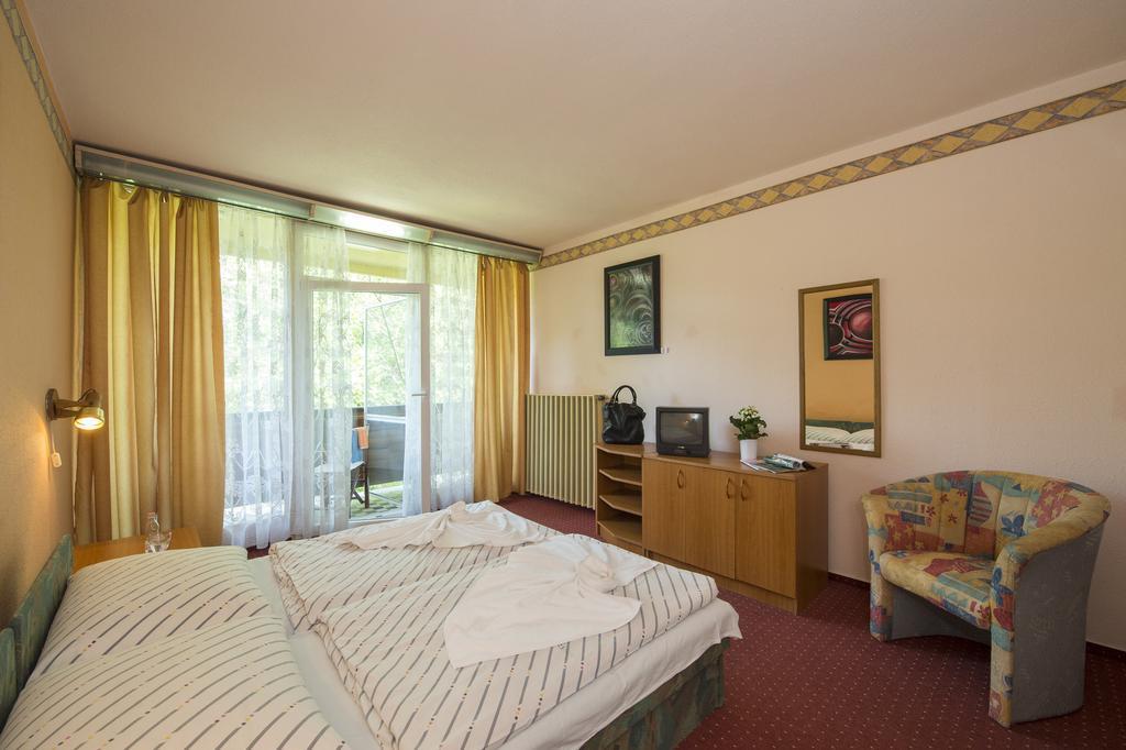 Familia Hotel Balatonboglár Exterior photo