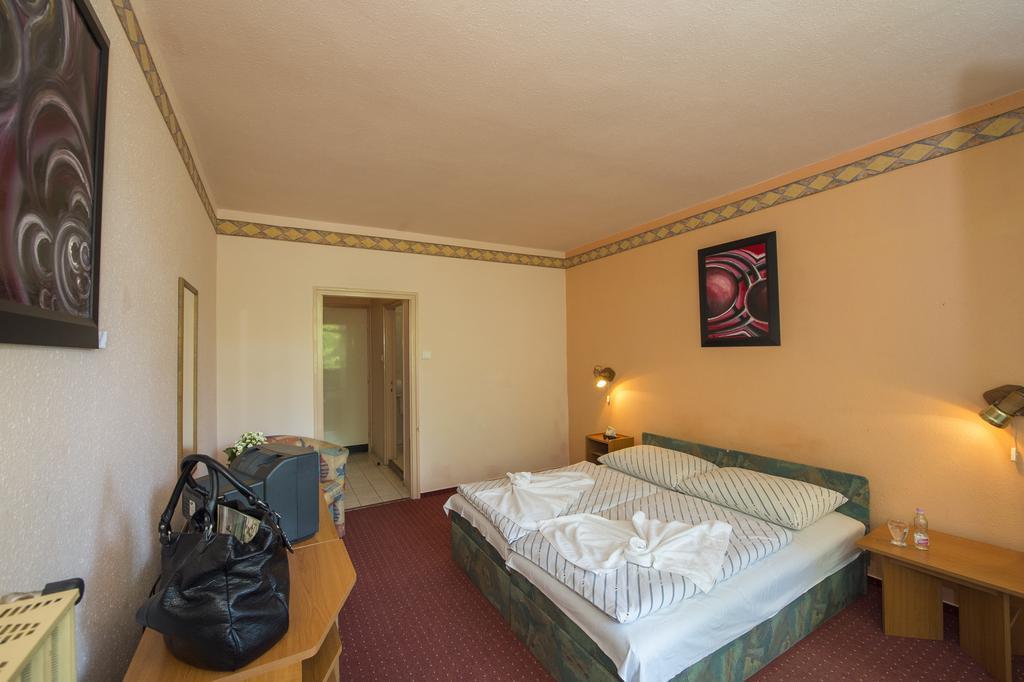 Familia Hotel Balatonboglár Room photo