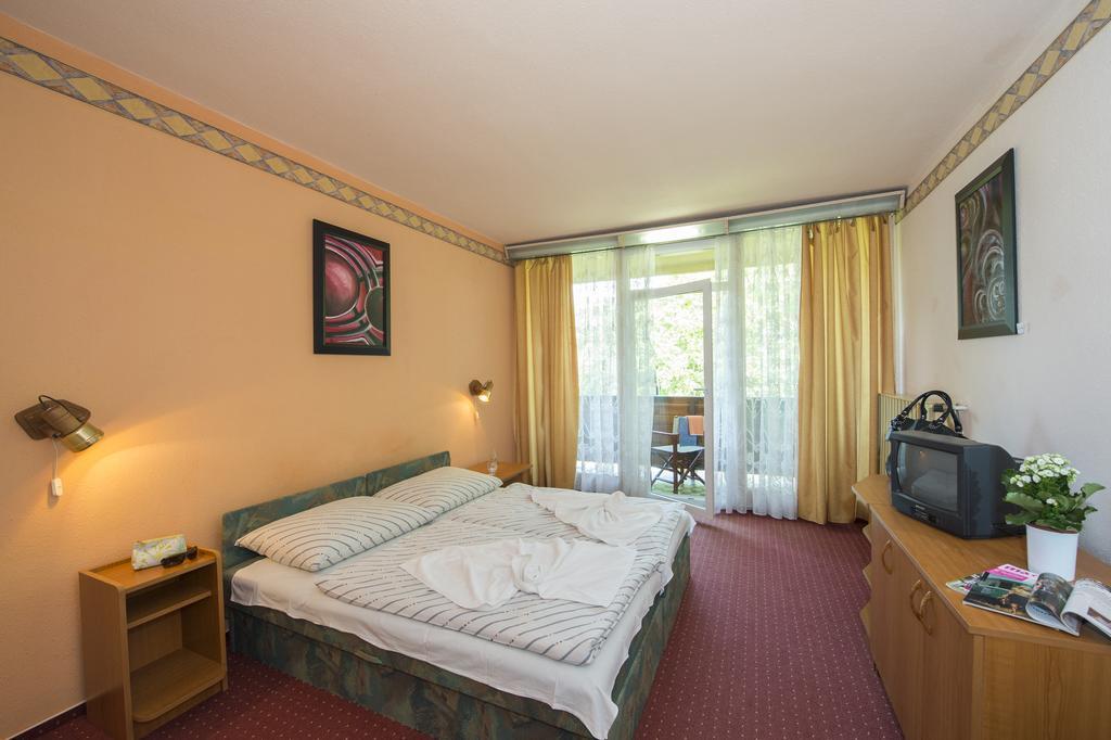 Familia Hotel Balatonboglár Room photo